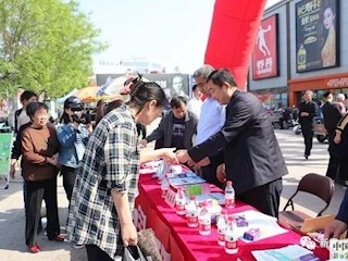 霸州市组织开展《职业病防治法》宣传周活动