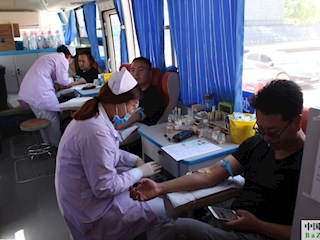 霸州市质监局积极组织干部职工参加无偿献血活动