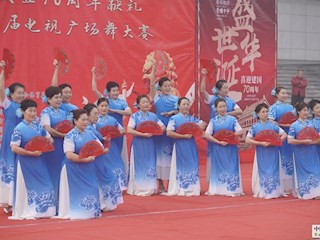 第四届电视广场舞大赛决赛在市华夏民间收藏馆广场举行